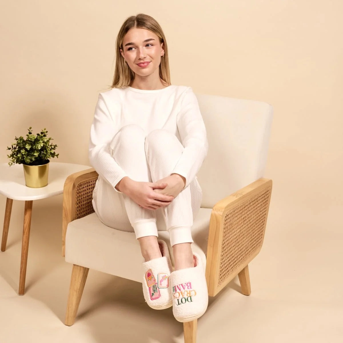 The Darling Effect Fuzzy Slippers – Dot Crack Bam