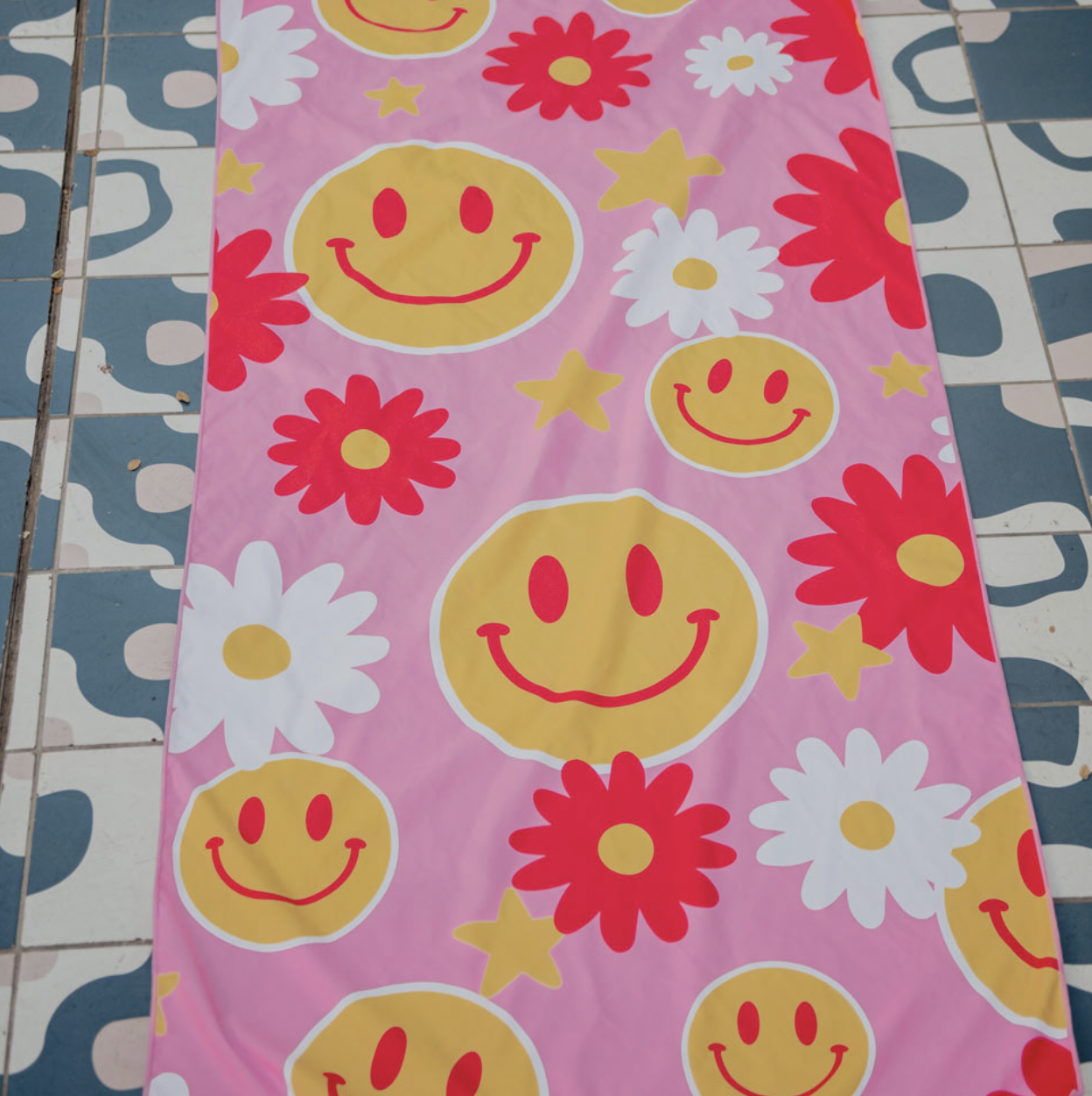 Katydid Red Flower Happy Face Quick Dry Pool Towel